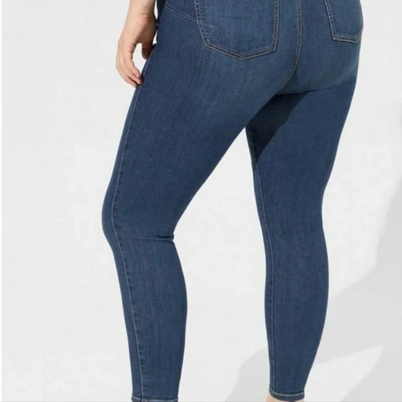 NEW Torrid Bombshell skinny jeans size 16 New! - Picture 5 of 13